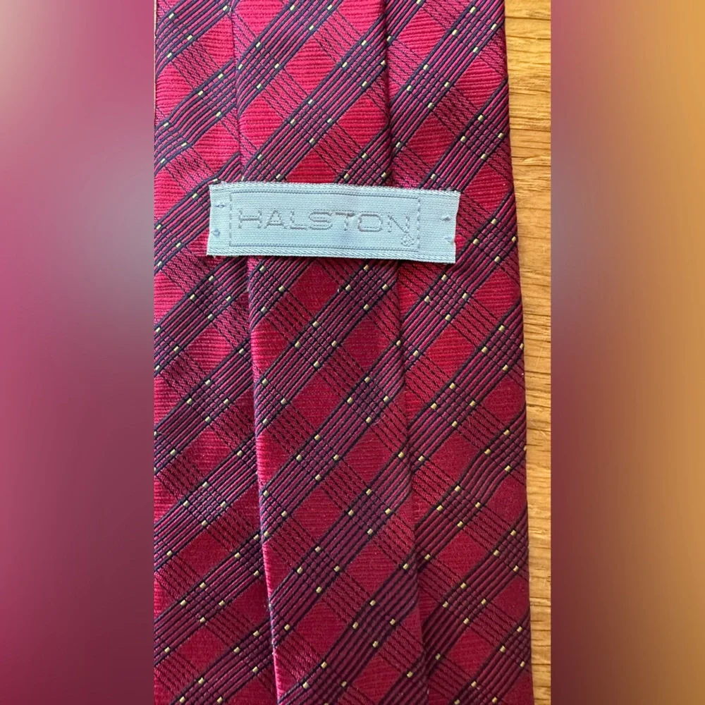 🖤 Halston Vintage Men’s 100% Silk Tie 🖤